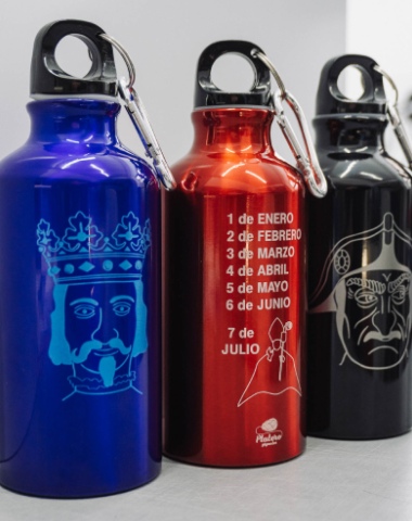 botellas metalicas con grabados