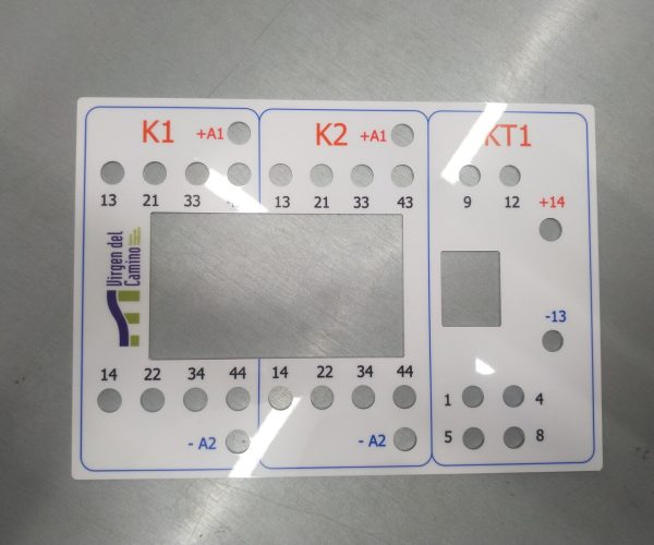 ficha de aluminio anodizado mecanizado e impreso por foto impresion